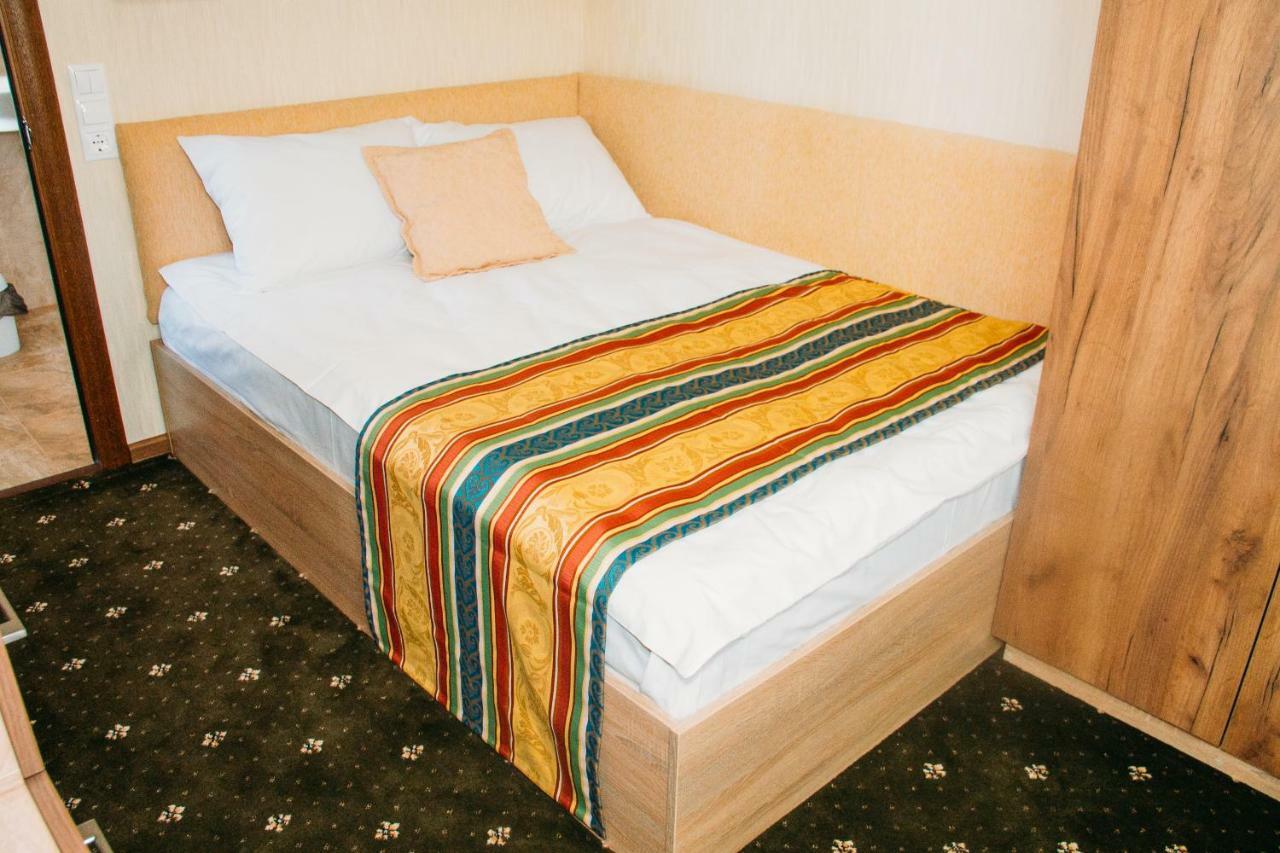 Rioro Hotel Mirhorod Kültér fotó